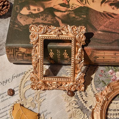 Mini golden photo frame shooting props, ins retro European-style photo frame, embossed nail art and earrings, posing props